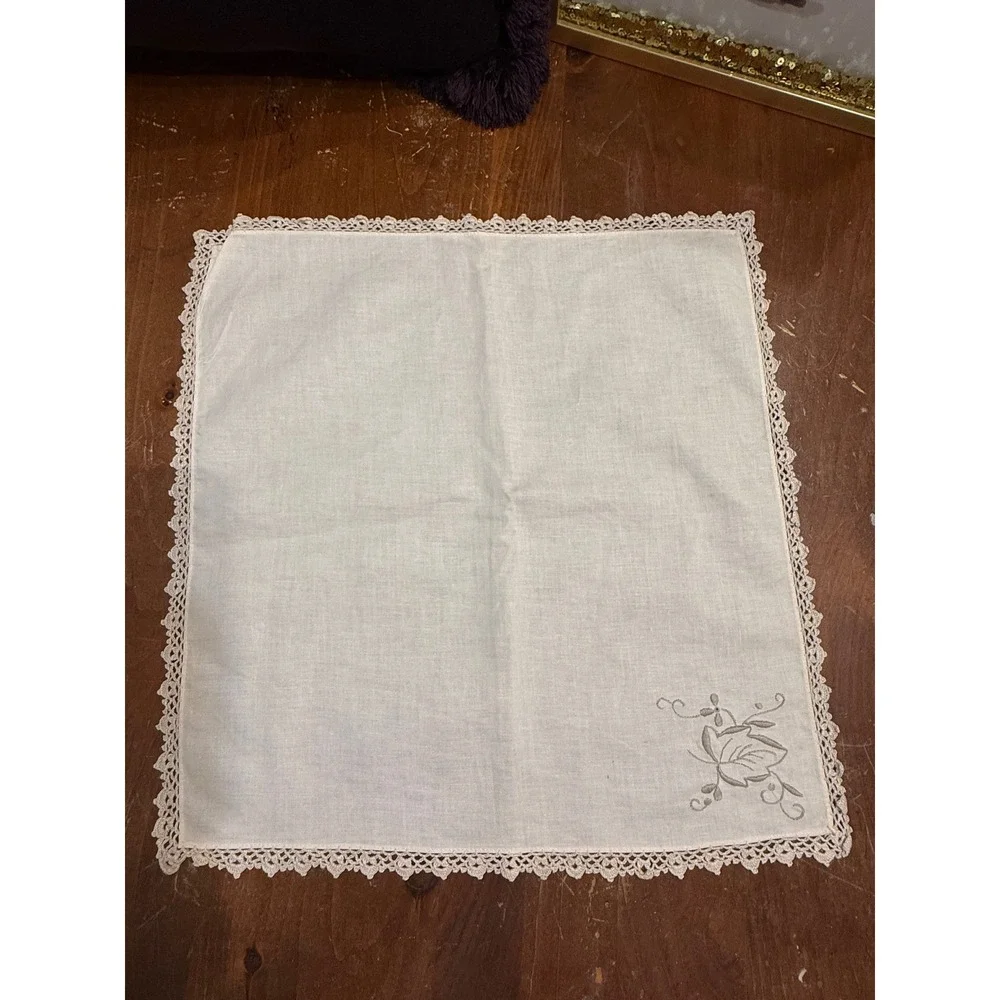 Vintage White Linen Placemats Set of 8 Embroidered Leaf Crochet Lace Trim 16x16